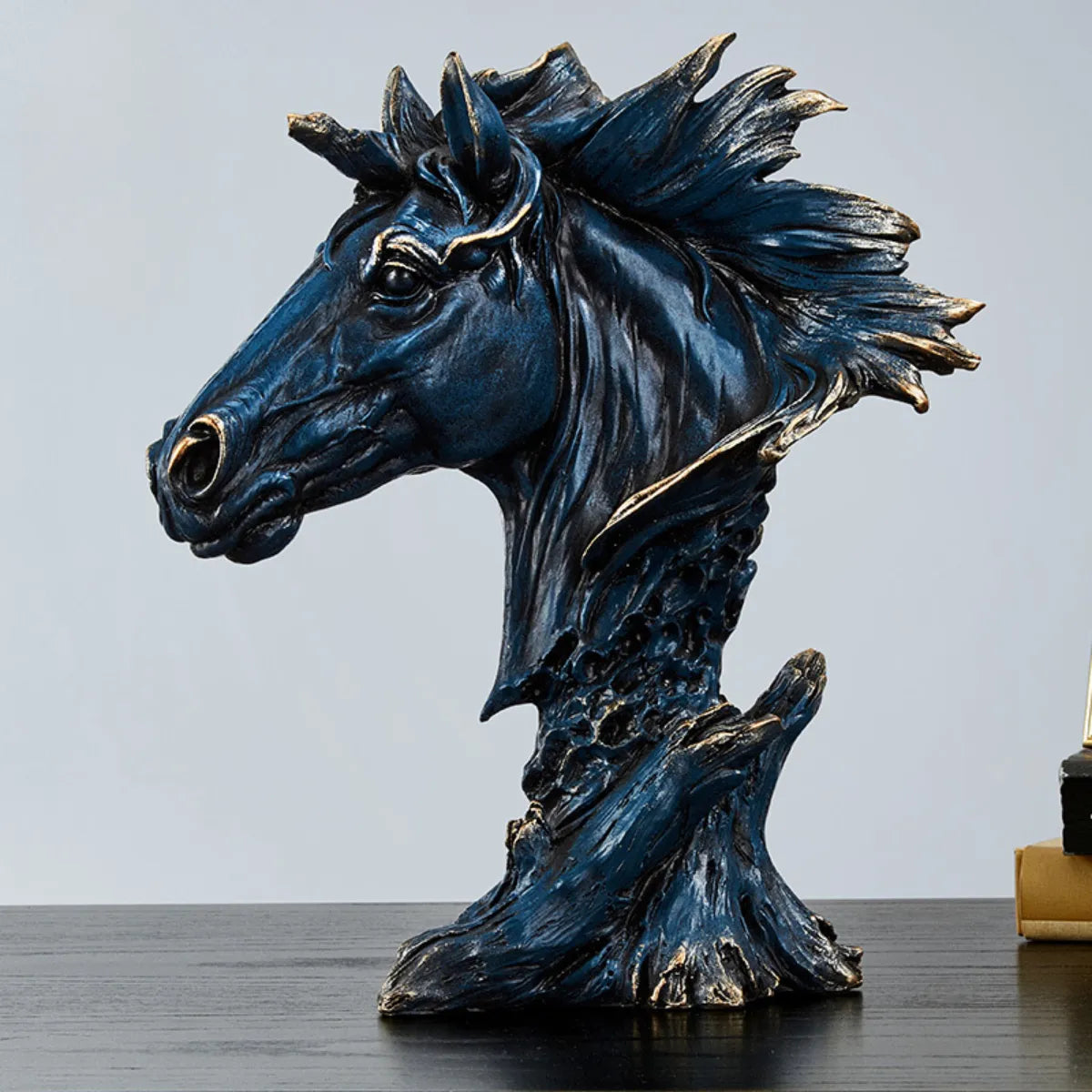 escultura-decorativa-estatua-cavalo-azul-modernize-foto-lateral-resina