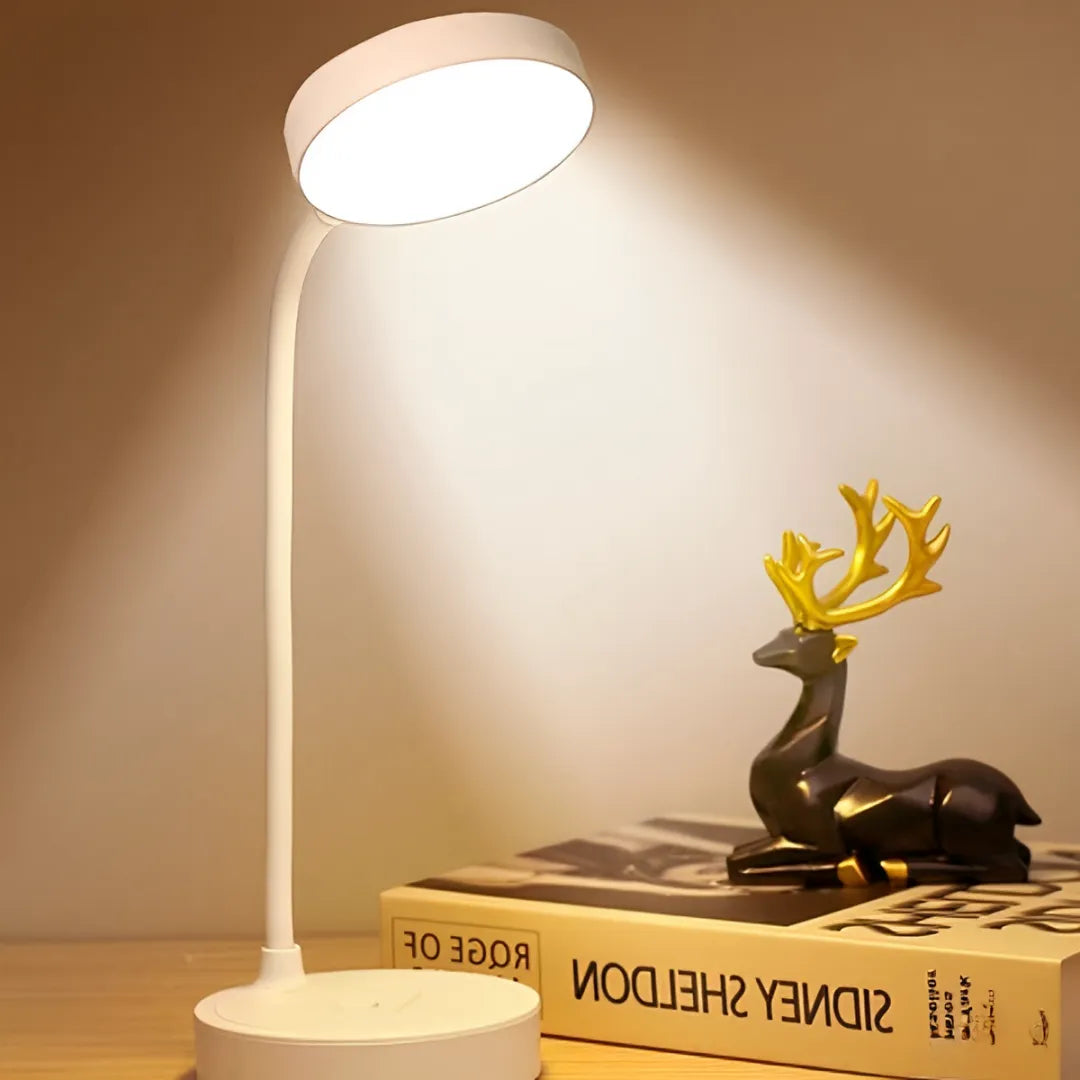 luminaria-abajur-de-mesa-led-flexivel-sem-fio-modernize-foto-lateral-iluminando-escultura
