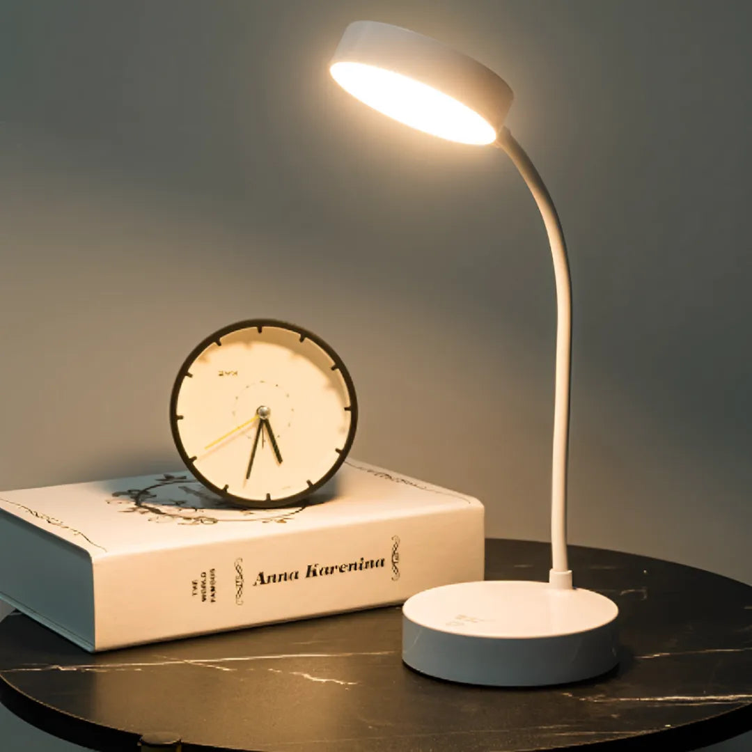 luminaria-abajur-de-mesa-led-flexivel-sem-fio-modernize-foto-lateral-iluminando-ambiente