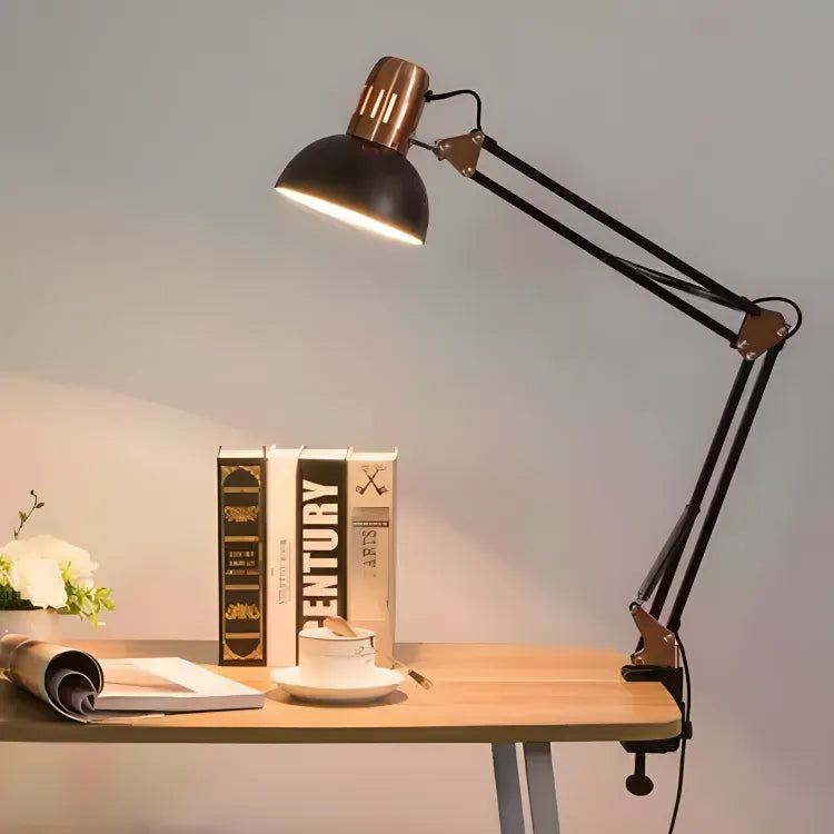 luminaria-articulada-de-mesa-led-pixar-preta-modernize-foto-lateral-fixa-na-mesa-iluminando-livro