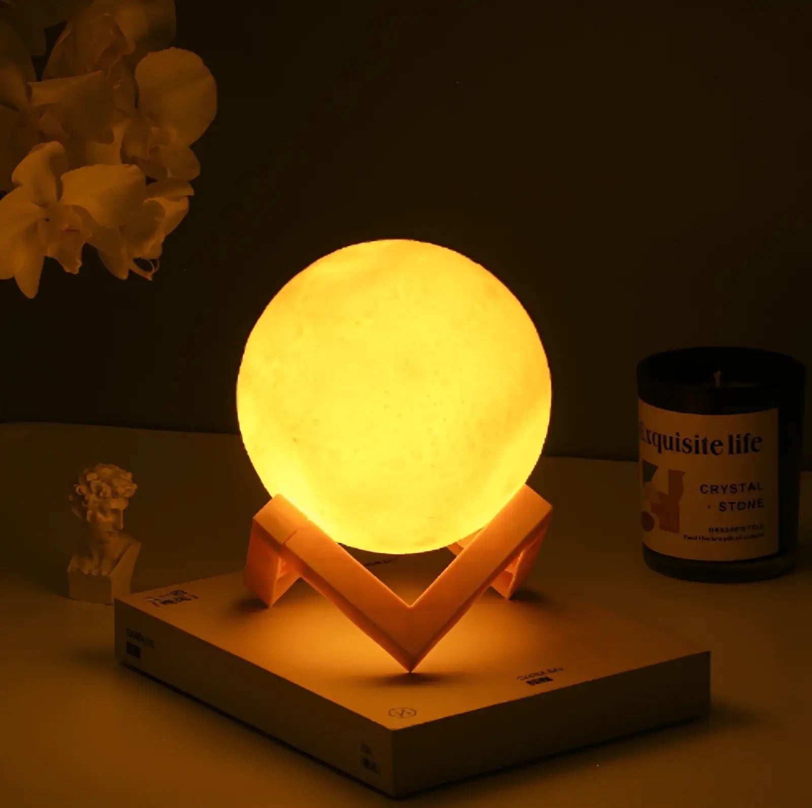 luminaria-de-mesa-abajur-led-quarto-lua-cheia-modernize-foto-frente-longe-iluminada